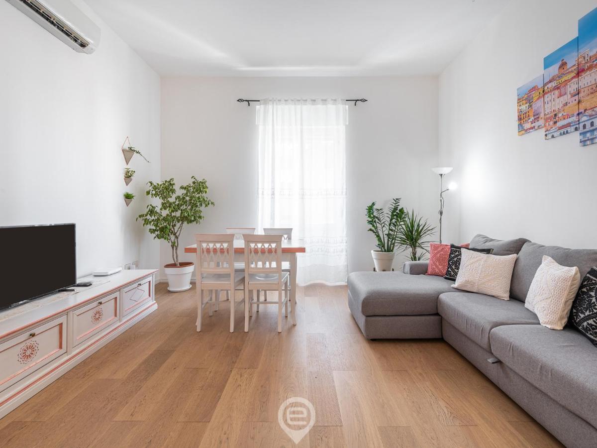 Apartmán La Finestra Sul Corso Cagliari Exteriér fotografie
