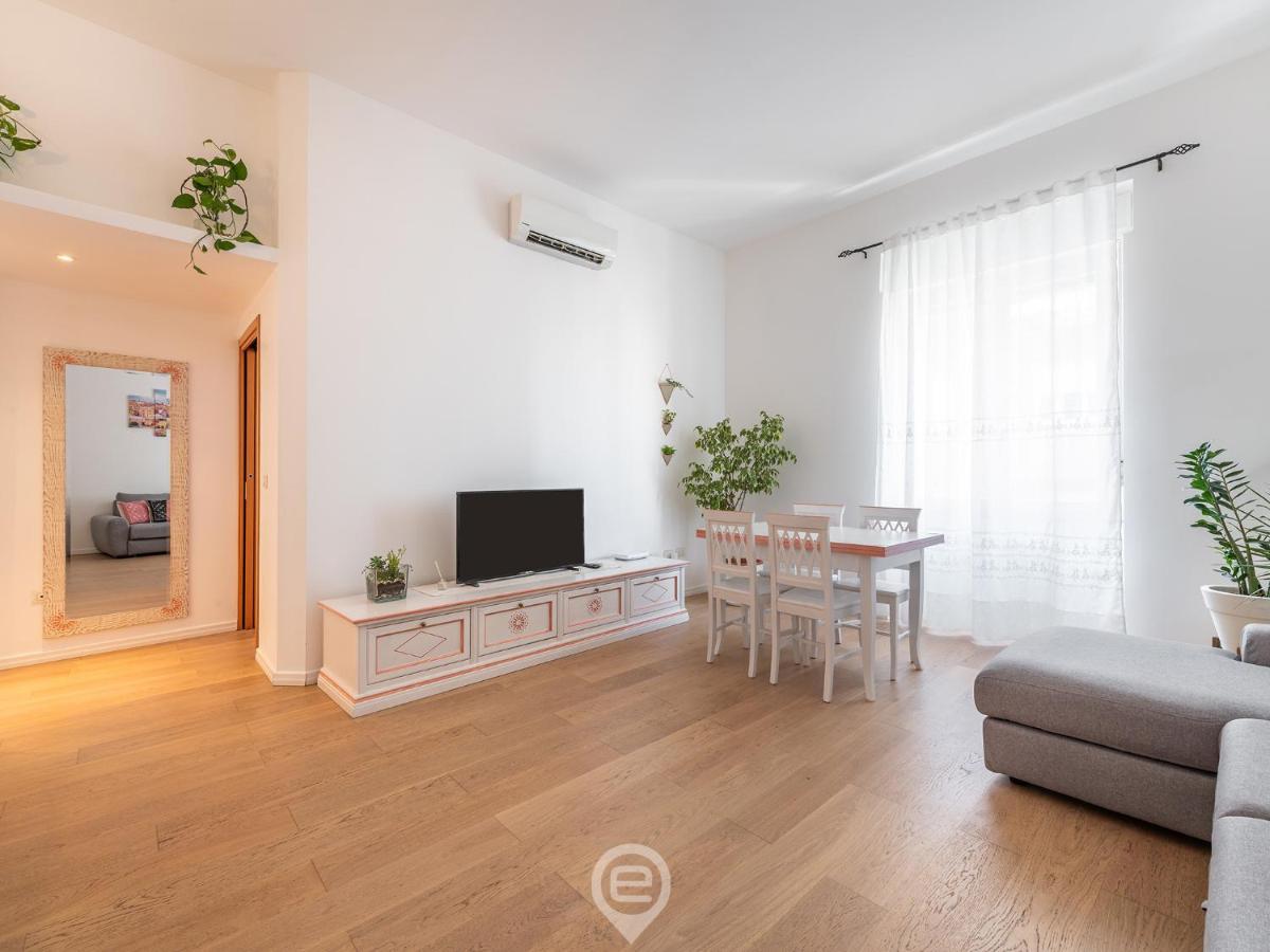 Apartmán La Finestra Sul Corso Cagliari Exteriér fotografie